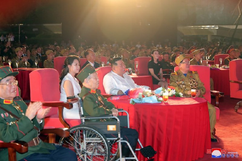 朝鲜7月27日“祖国解放战争胜利纪念日”在平壤举办纪念庆祝活动，朝鲜最高领导人金正恩携夫人李雪主出席活动并发表演说