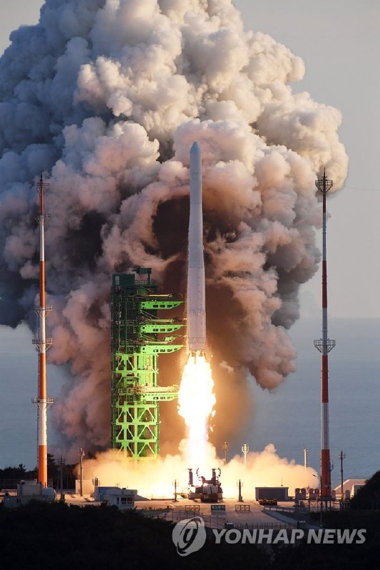 当地时间21日17时，韩国自主研制的“世界”号运载火箭（KSLV-II）在位于全罗南道高兴郡的罗老宇宙中心发射升空