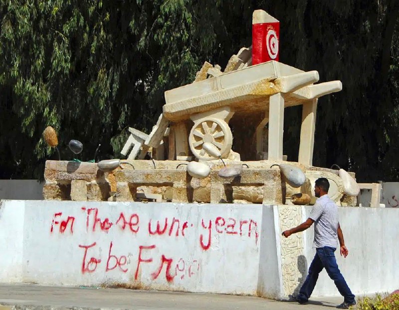 突尼斯17日举行议会选举，投票率仅8.8%