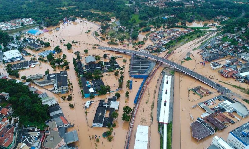 巴西圣保罗州民防部门30日说，该州部分地区从28日起遭遇连续强降雨，暴雨引发的洪灾和山体滑坡目前已造成至少19人死亡，另有500户家庭被疏散