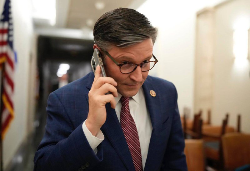 美国共和党会议副主席迈克·约翰逊24日晚成为共和党新的议长候选人