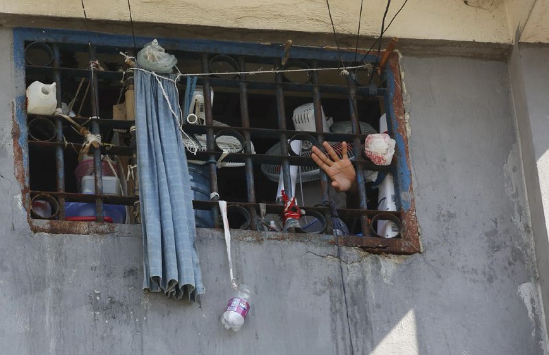 海地通讯部3日发表公报说，位于首都太子港的国家监狱和位于太子港市郊的克鲁瓦-德布凯监狱2日晚遇袭，袭击一直持续到3日