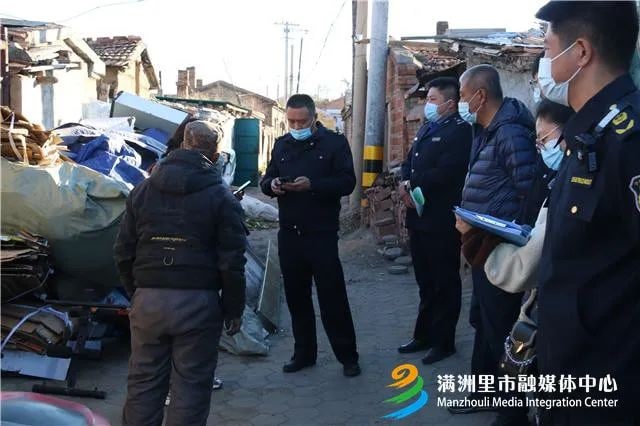 内蒙满洲里市10月10日对私自捡拾废品、公共区域存储堆放废品、未经批准经营废品回收业务的行为进行全面排查整治