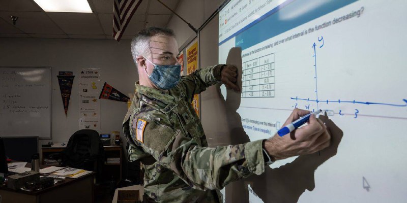 疫情造成部分行业员工短缺，美国国民警卫队开始承担教师、司机等角色