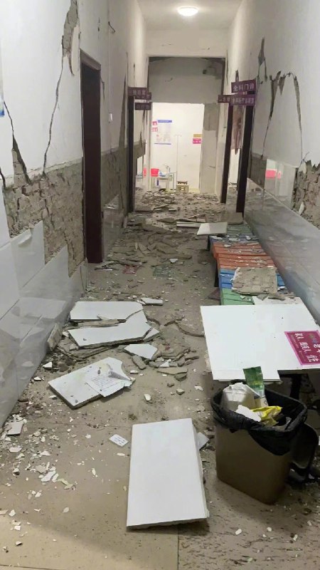 中国地震台网正式测定，5月2日23时27分在云南保山市隆阳区（北纬25.35度，东经99.28度）发生5.2级地震，震源深度10千米