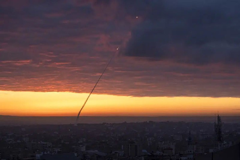 巴勒斯坦武装分子23日早些时候向以色列南部发射火箭弹