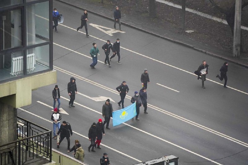 （视频：路透社，图1-8：美联社摄，图9：阿拉木图市政府大楼，拍摄者不明）（视频：路透社，图1-8：美联社摄，图9：阿拉木图市政府大楼，拍摄者不明）