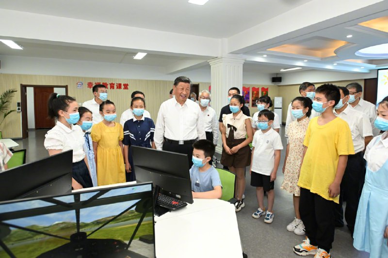 习近平8月17日上午在沈阳接见驻地部队大校以上领导干部和团级单位主官，下午考察新松机器人公司和皇姑区三台子街道牡丹社区