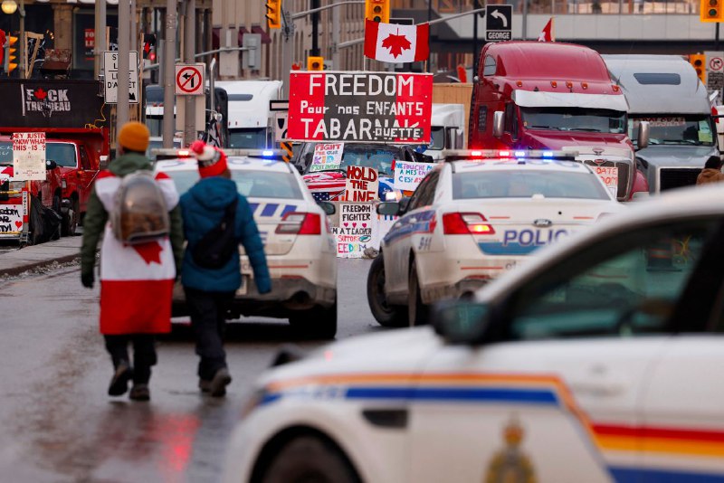 加拿大当局寻求通过刑事指控、交通罚单以及扣押燃料等方式，结束抗议活动导致的封锁