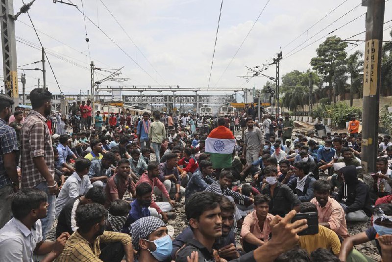 印度部分地区爆发示威活动，抗议新的征兵计划
