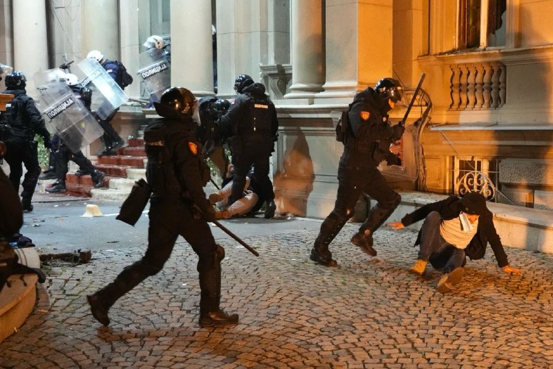 塞尔维亚举行抗议选举结果的活动，警方逮捕至少38人