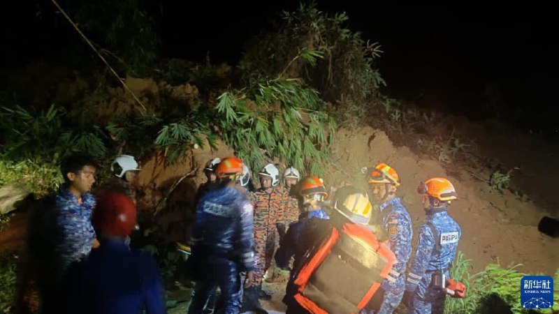 马来西亚首都吉隆坡以北50公里处云顶高原附近16日凌晨发生山体滑坡，已造成至少18人死亡，另有15人失踪