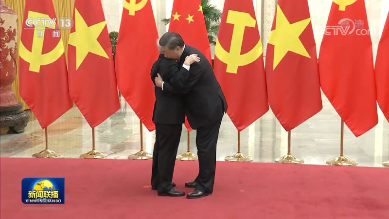 越共中央总书记阮富仲10月30日下午抵达北京，31日下午在人民大会堂同中共中央总书记习近平会谈