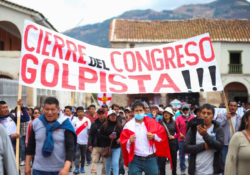 秘鲁新任教育部长帕特丽夏·科雷亚和文化部长海尔·佩雷斯16日以骚乱期间有人死亡为由宣布辞职