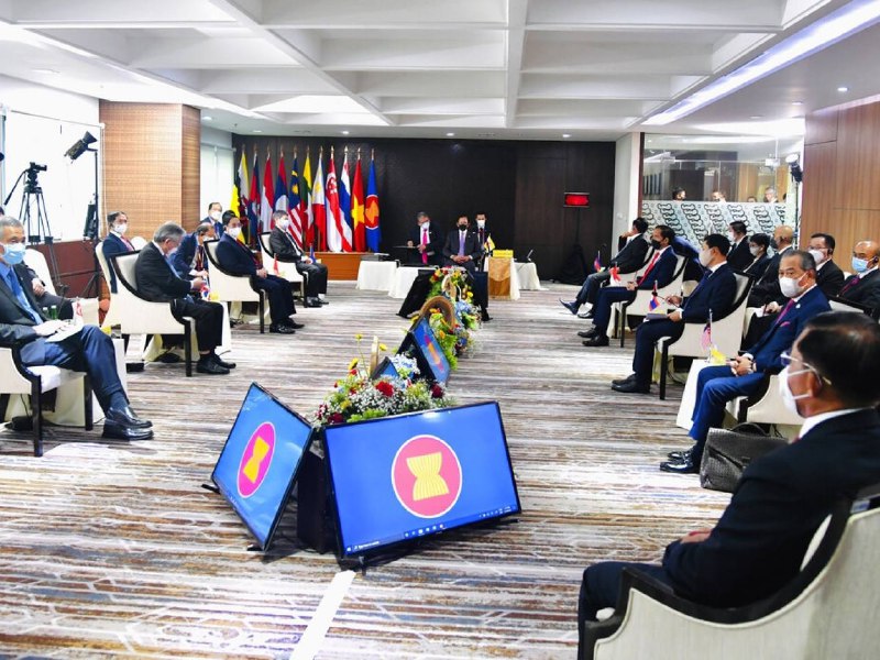 东盟轮值主席国文莱宣布，将不会邀请缅甸军政府领袖敏昂莱，出席本月底举行的东盟峰会及系列会议