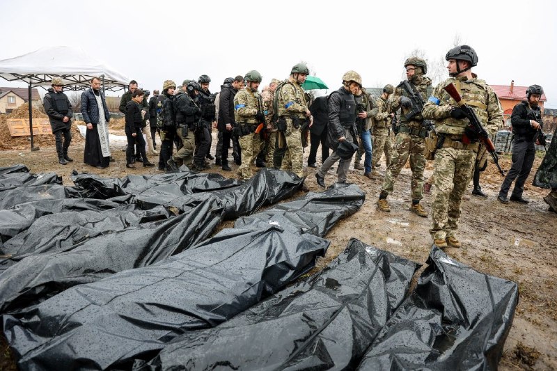 冯德莱恩等人由乌克兰总理什米加尔陪同访问布查