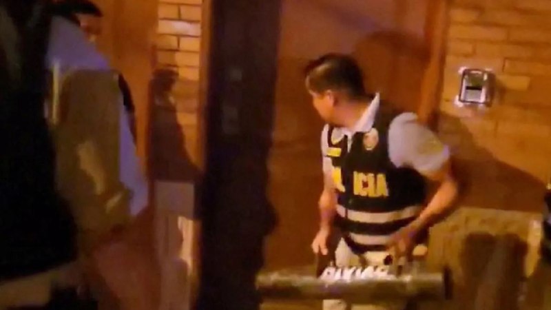 秘鲁检方和警方代表29日突击搜查总统博卢阿特住所