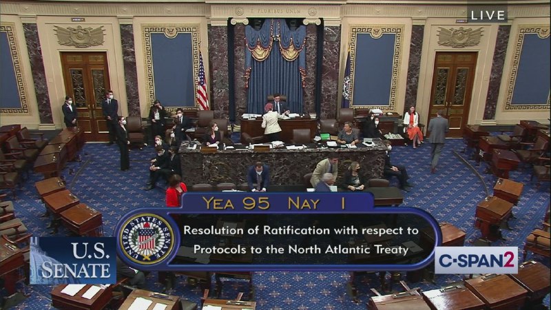 8月3日，美国参议院以95-1正式批准瑞典与芬兰加入北约