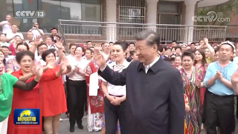 习近平继续访疆行程，7月13日下午考察兵团八师石河子市，14日在吐鲁番考察葡萄沟、高昌区亚尔镇新城片区新城西门村、交河故城，15日上午返乌鲁木齐听取自治区和兵团工作汇报，接见自治区和兵团各地市代表、各族各界代表、援疆干部代表、政法干警代表、宗教界爱国人士代表、驻疆部队代表，下午返京