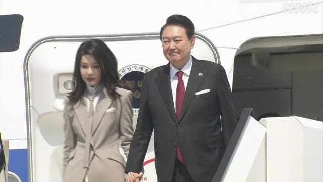 日本首相岸田文雄16日傍晚在官邸与当天中午抵日的韩国总统尹锡悦举行会谈