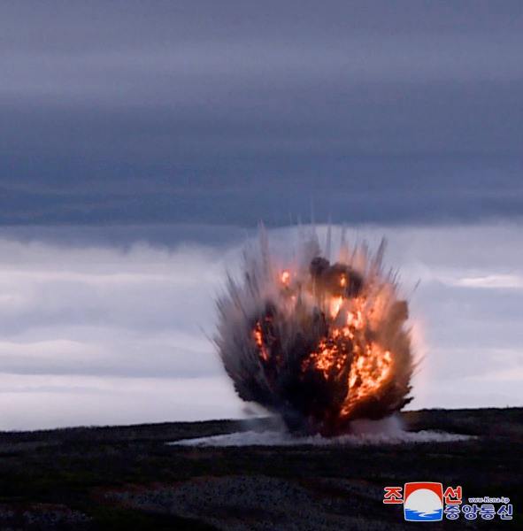 朝鲜导弹总局18日成功进行了“火星-11丙-4.5”新型战术弹道导弹试射和改良型战略巡航导弹试射