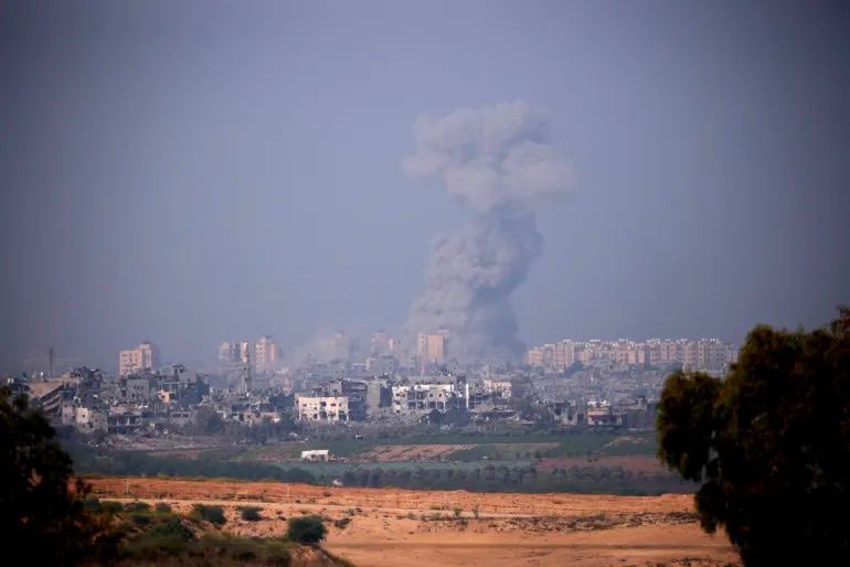 以色列28日扩大了在加沙的地面行动，部署了步兵和装甲车