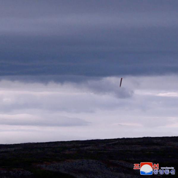 朝鲜导弹总局18日成功进行了“火星-11丙-4.5”新型战术弹道导弹试射和改良型战略巡航导弹试射