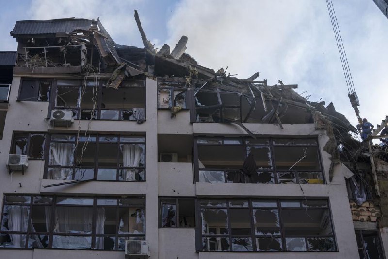 周日早些时候，俄罗斯袭击了乌克兰首都基辅