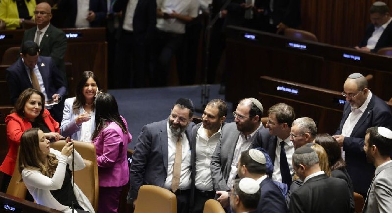 以色列议会24日通过了“合理性标准法案”，这成为司法改革中首个通过的法案