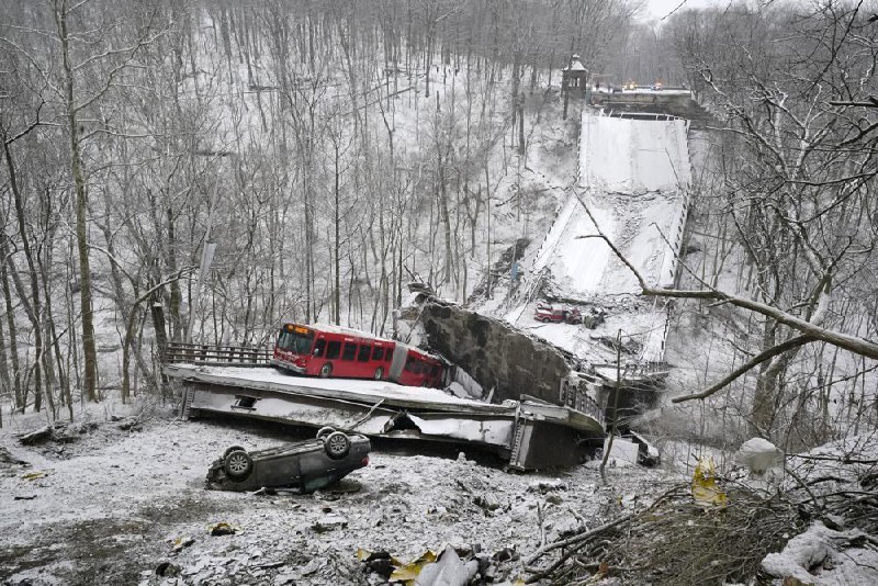 美国宾夕法尼亚州匹兹堡市一座桥梁28日清晨坍塌