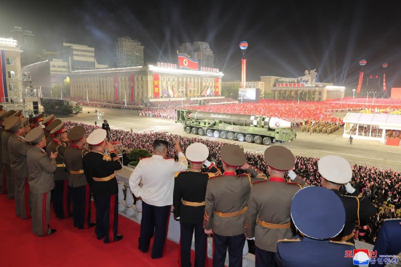 4月25日，朝鲜举行朝鲜人民革命军建军90周年阅兵式