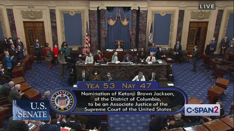 周四，美国参议院以53-47投票确认杰克逊为美国最高法院大法官