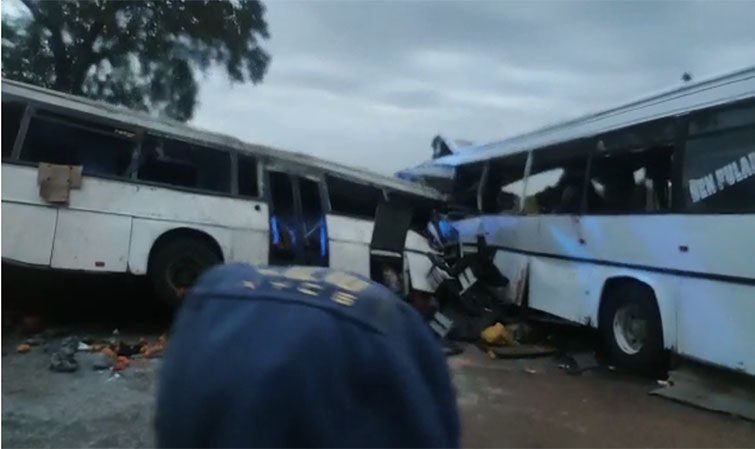 塞内加尔卡夫林附近8日凌晨3时15分发生巴士相撞事故，造成至少38人死亡，87人受伤