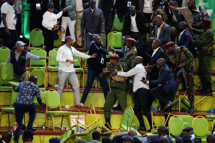 肯尼亚独立选举和边界委员会在混乱中宣布联合民主联盟党候选人、现任副总统威廉·鲁托赢得总统选举