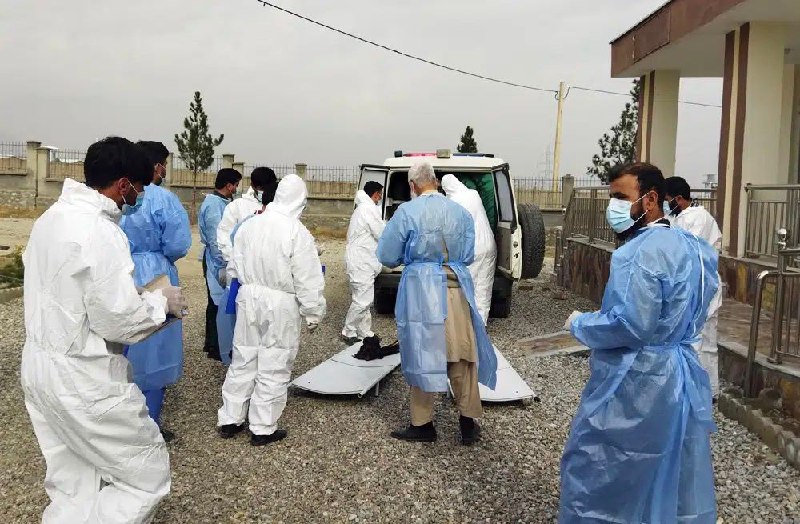 阿富汗萨朗隧道17日20时30分左右发生油罐车爆炸，造成至少19人死亡，32人受伤