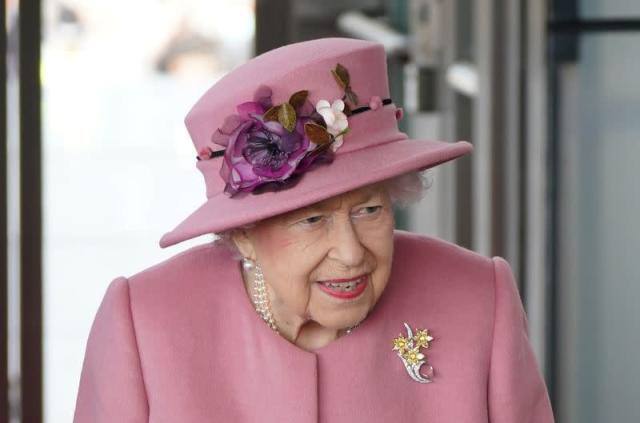 英国白金汉宫周五表示，医生建议女王伊丽莎白在接下来休息至少两周，在这段时间里女王将避免官方访问，仅承担少量职责