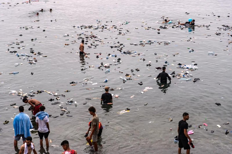 西班牙位于北非的飞地休达因大量移民闯入引发混乱