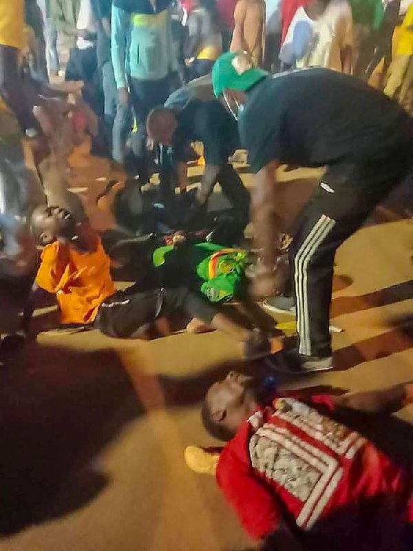 喀麦隆首都雅温得的奥伦贝体育场24日晚发生踩踏事故，造成至少6人死亡，多人受伤