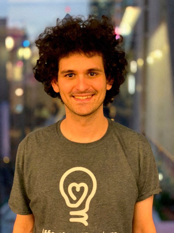 美国检察官表示，应美国政府要求，加密货币交易平台FTX交易公司创始人萨姆·班克曼-弗里德12日在巴哈马被捕