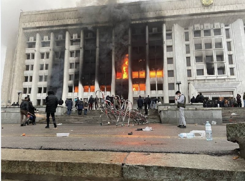 （视频：路透社，图1-8：美联社摄，图9：阿拉木图市政府大楼，拍摄者不明）（视频：路透社，图1-8：美联社摄，图9：阿拉木图市政府大楼，拍摄者不明）