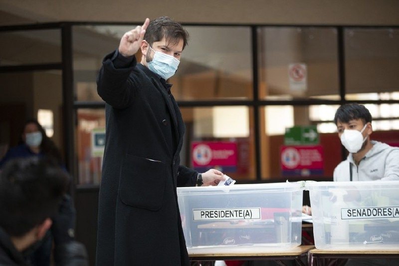 智利21日举行总统和议会选举，两极分化严重