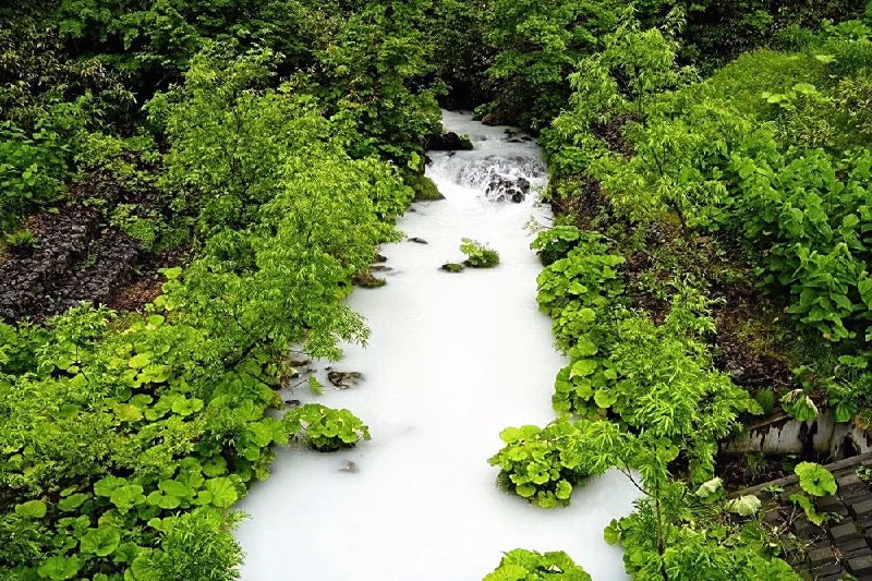 日本北海道兰越町一地热发电的挖掘作业现场上月29日开始喷出数十米高的蒸气，周边环境中检测出了砷和硫化氢