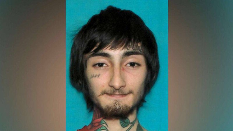 美国伊利诺伊州海兰帕克市“独立日”枪击案犯罪嫌疑人罗伯特·克里莫三世面临7项一级谋杀罪指控