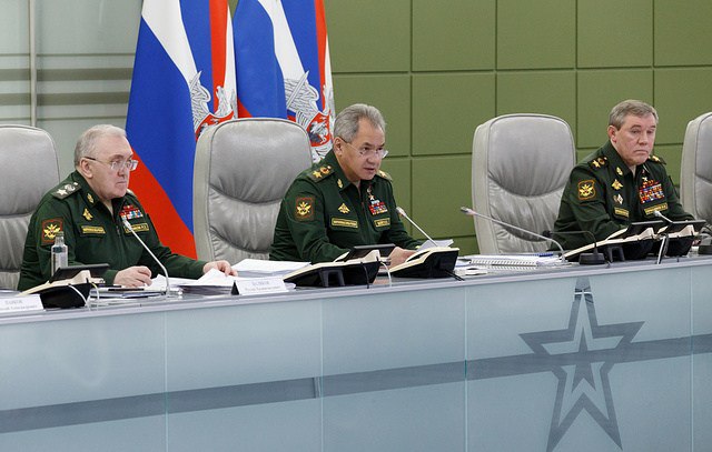 俄罗斯国防部长绍伊古周二在电话会议上表示，特别军事行动第一阶段的主要任务已经完成，期间乌克兰武装力量遭受重大损失，这使得俄罗斯可以将注意力和精力集中在实现主要目标—解放顿巴斯上，他说