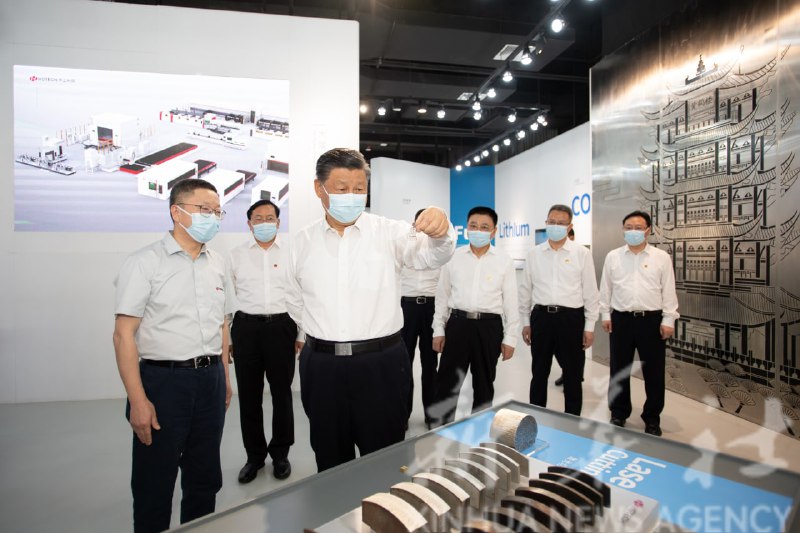 习近平6月28日下午在武汉东湖高新区考察华工激光和左岭街道智苑社区