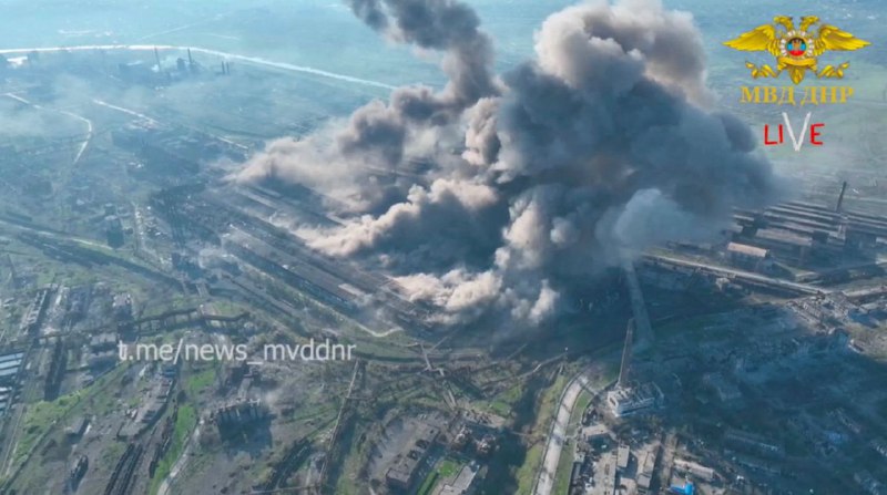 尽管俄罗斯承诺将暂停其在亚速钢铁厂的活动，允许平民离开