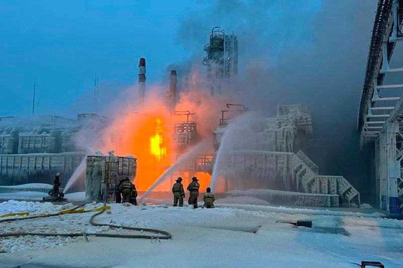 俄罗斯占领的顿涅茨克市基洛沃区一个市场21日遭到炮击，造成至少25人死亡、20人受伤