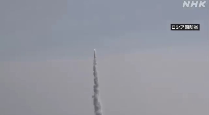 俄罗斯国防部14日宣布，该国两艘在日本海参加演习的潜艇成功试射巡航导弹