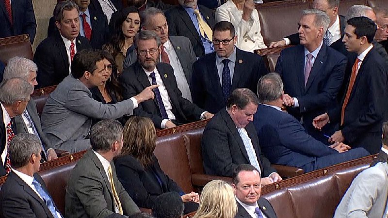 在经历了14轮投票后，凯文·麦卡锡仍未能成为美国众议院议长