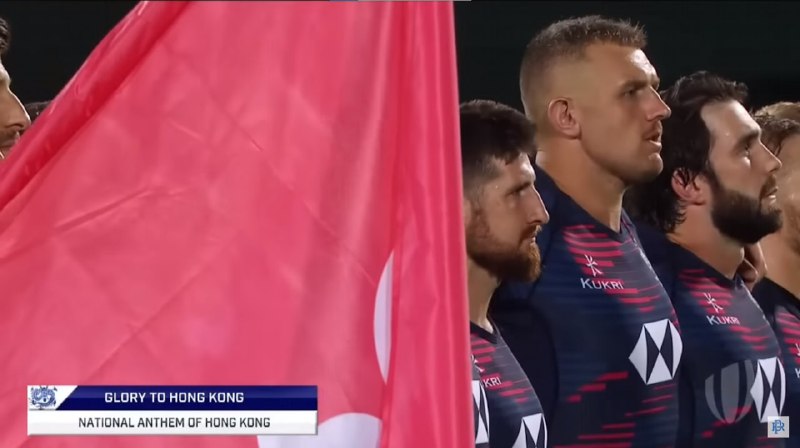 本月6日的橄榄球世界杯终极外围赛香港对葡萄牙赛事转播中，在播放中国国歌时，电视画面字幕将中国国歌歌名错标为“GLORY TO HONG KONG NATIONAL ANTHEM OF HONG KONG”（香港国歌《愿荣光归香港》）